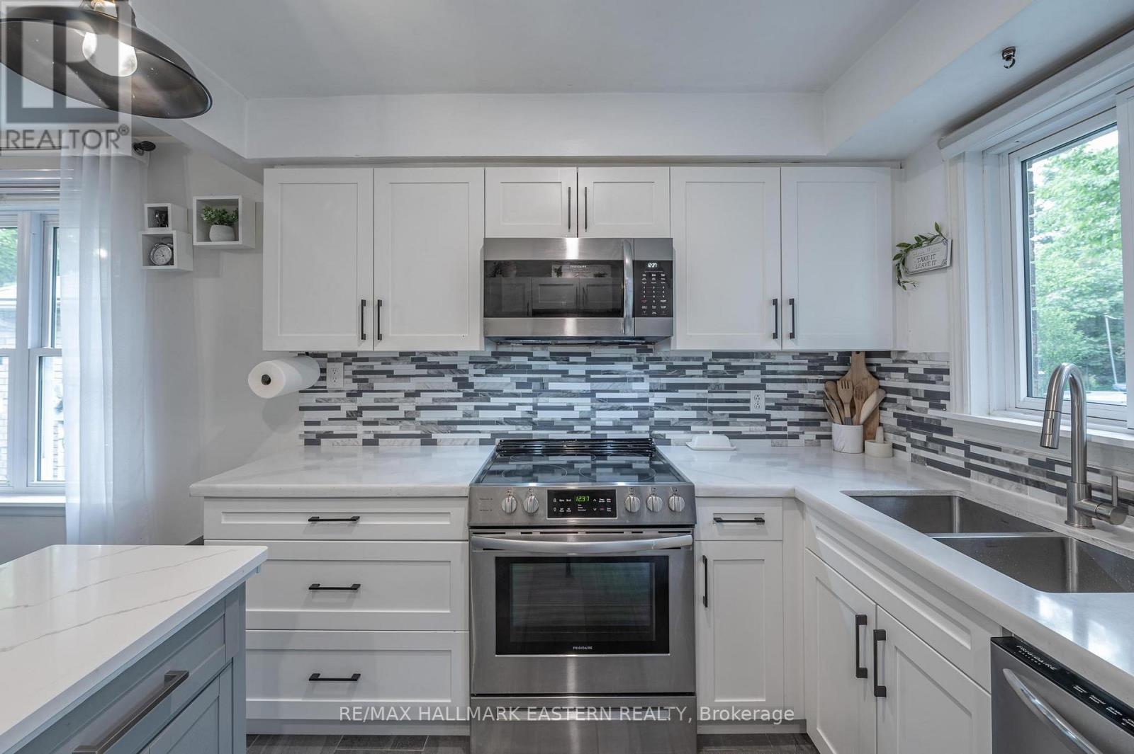 Photo 7 of 297 Towerhill Road, Peterborough North ON