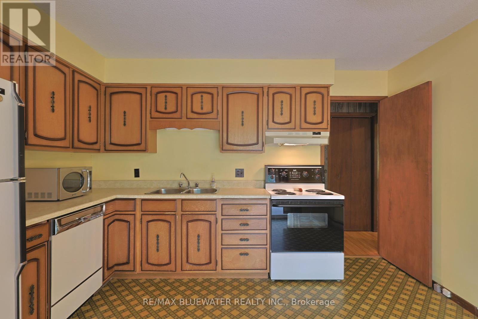 Photo 18 of 10346 Pines Parkway, Lambton Shores ON