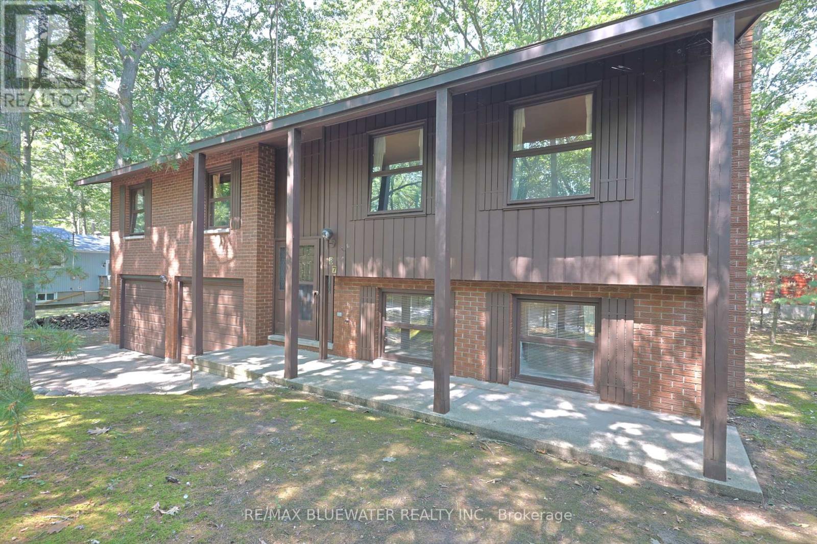 Photo 2 of 10346 Pines Parkway, Lambton Shores ON