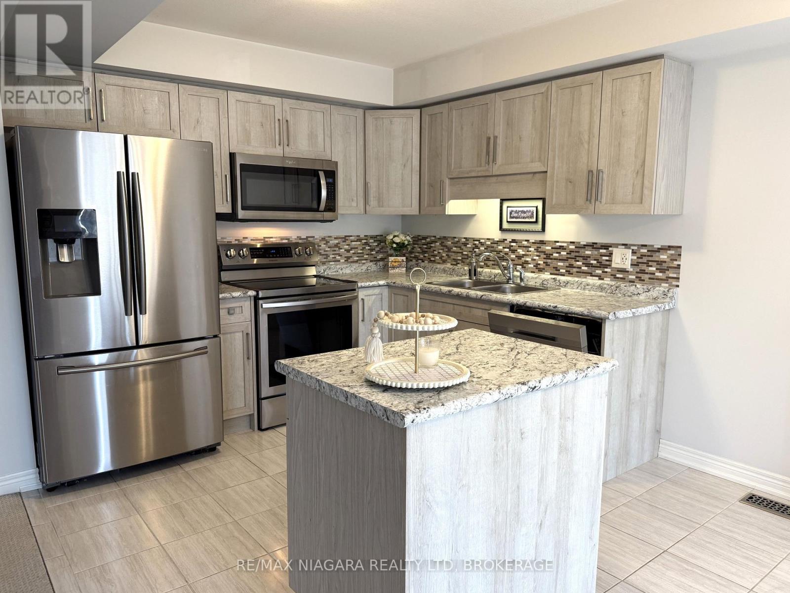 Photo 7 of 45 340 Prospect Point Road N, Fort Erie ON