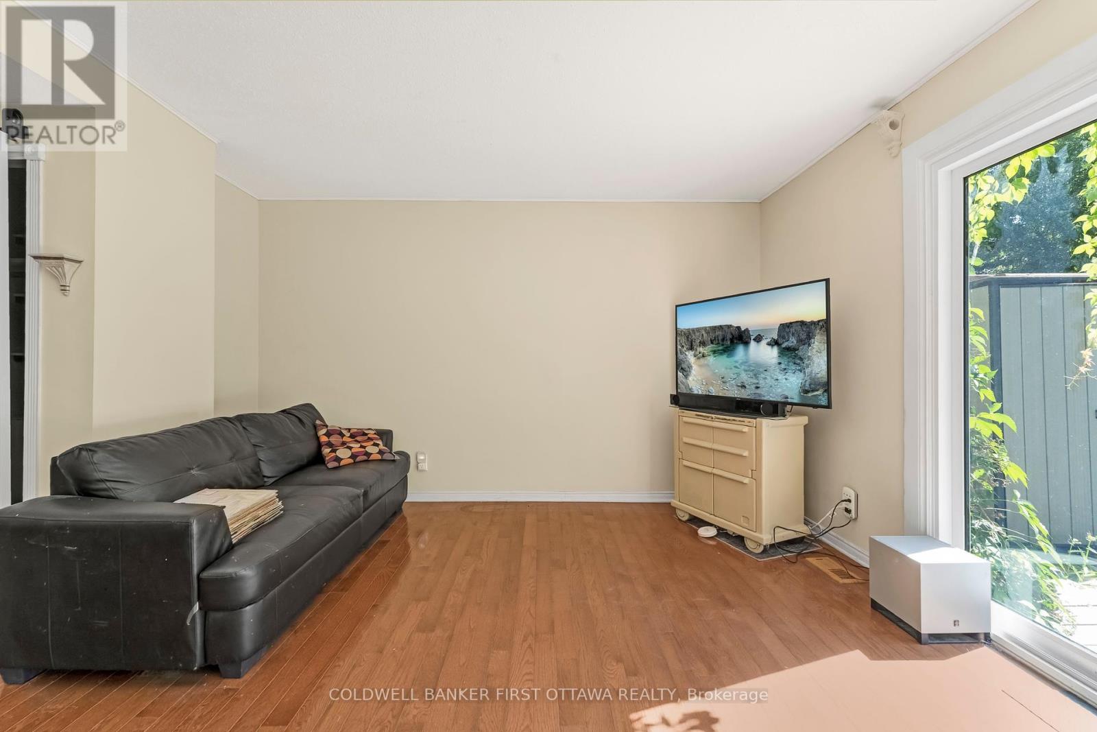 Photo 12 of 22 Monterey Drive, Ottawa ON