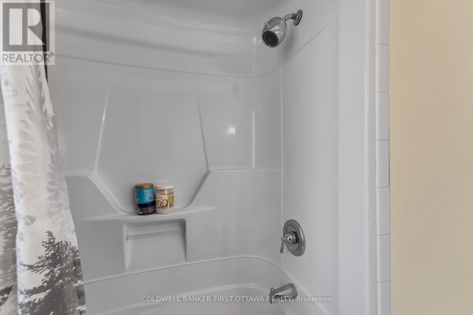 Photo 4 of 22 Monterey Drive, Ottawa ON