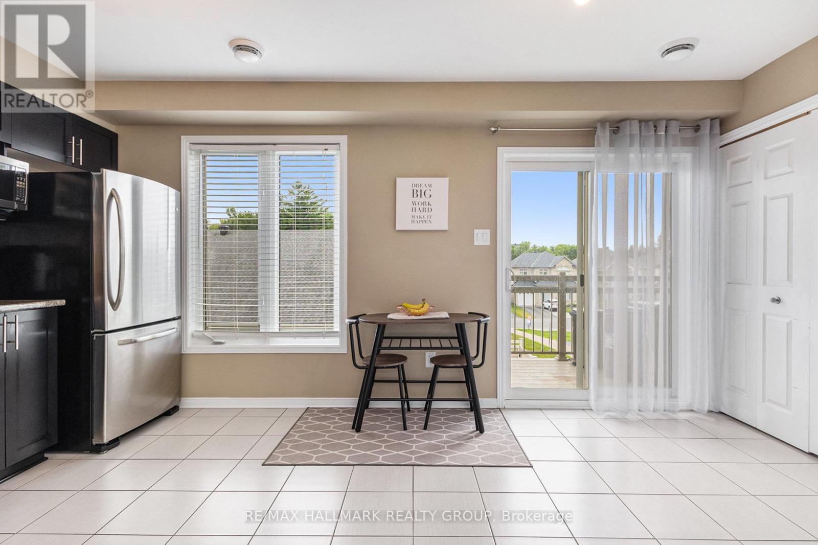 Photo 11 of 327 Galston Private, Ottawa ON