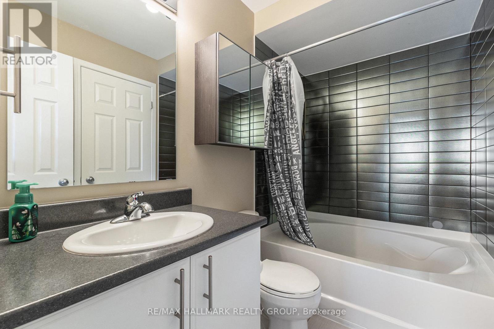 Photo 17 of 327 Galston Private, Ottawa ON