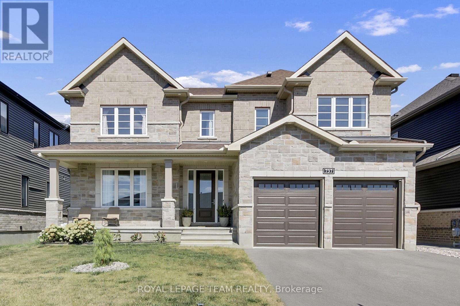 737 Coast Circle ~ a stunning home in Manotick!!