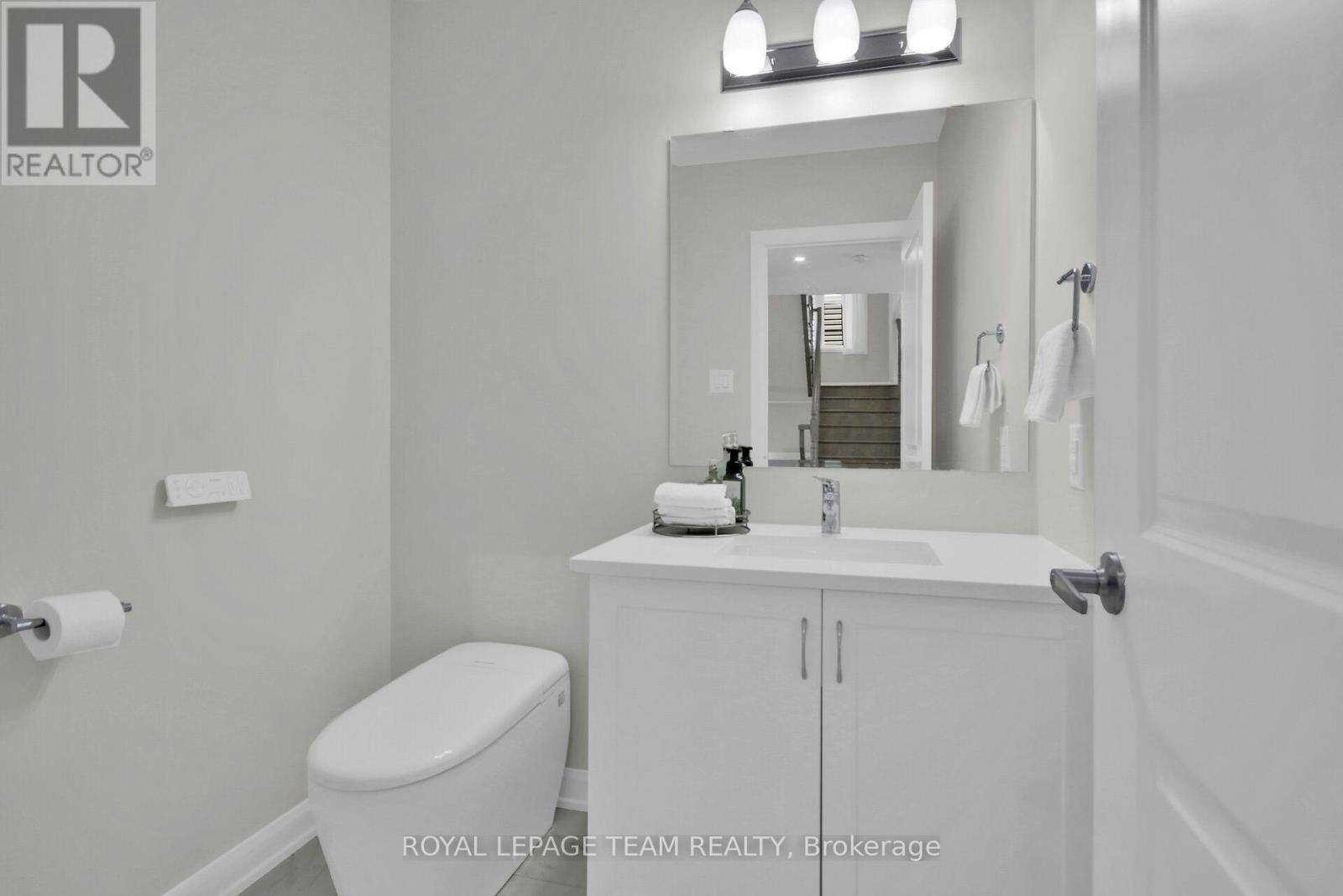 Photo 23 of 737 Coast Circle, Ottawa ON