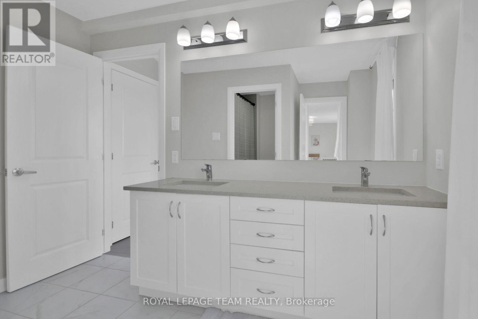 Photo 32 of 737 Coast Circle, Ottawa ON
