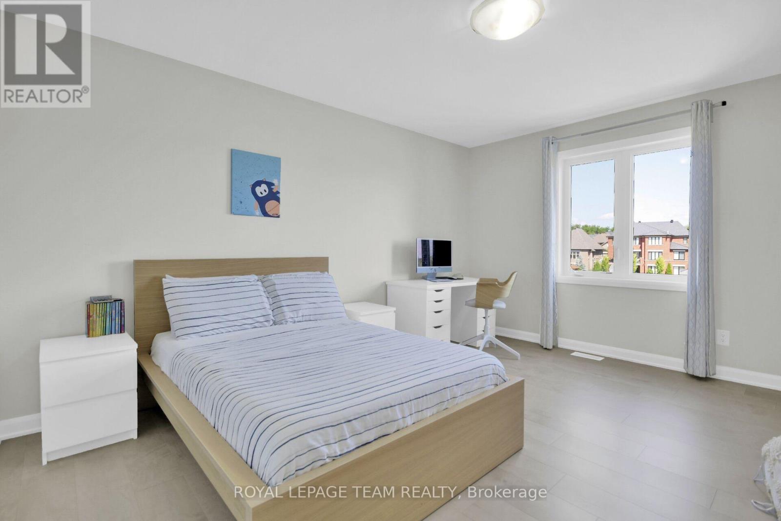 Photo 33 of 737 Coast Circle, Ottawa ON
