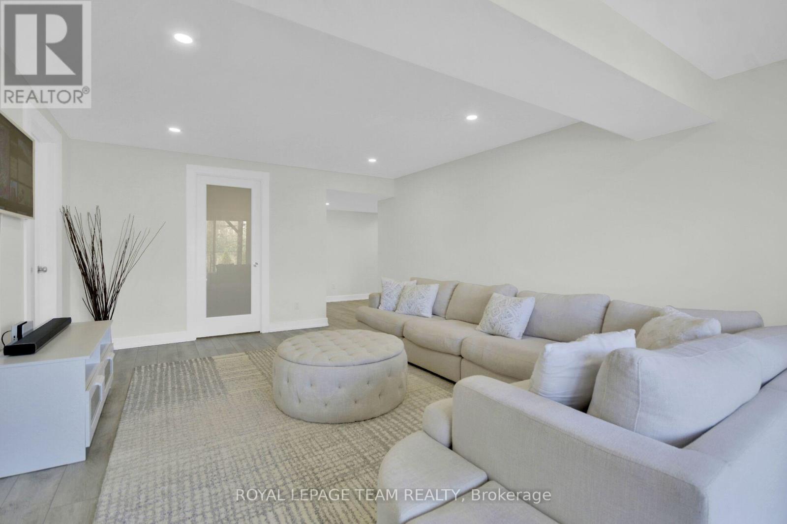 Photo 42 of 737 Coast Circle, Ottawa ON