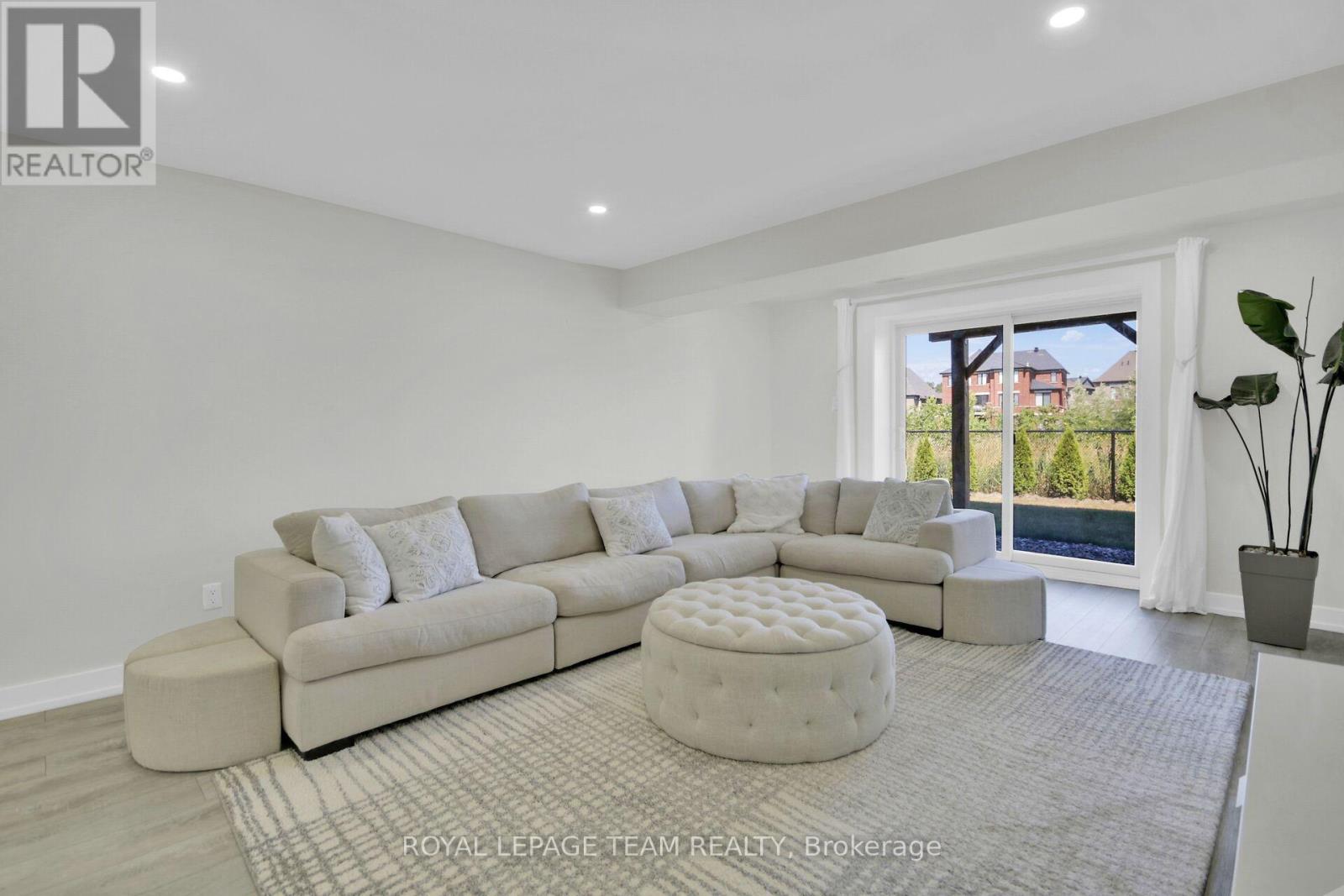 Photo 43 of 737 Coast Circle, Ottawa ON
