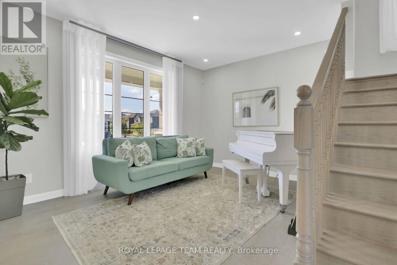 Photo 6 of 737 Coast Circle, Ottawa ON