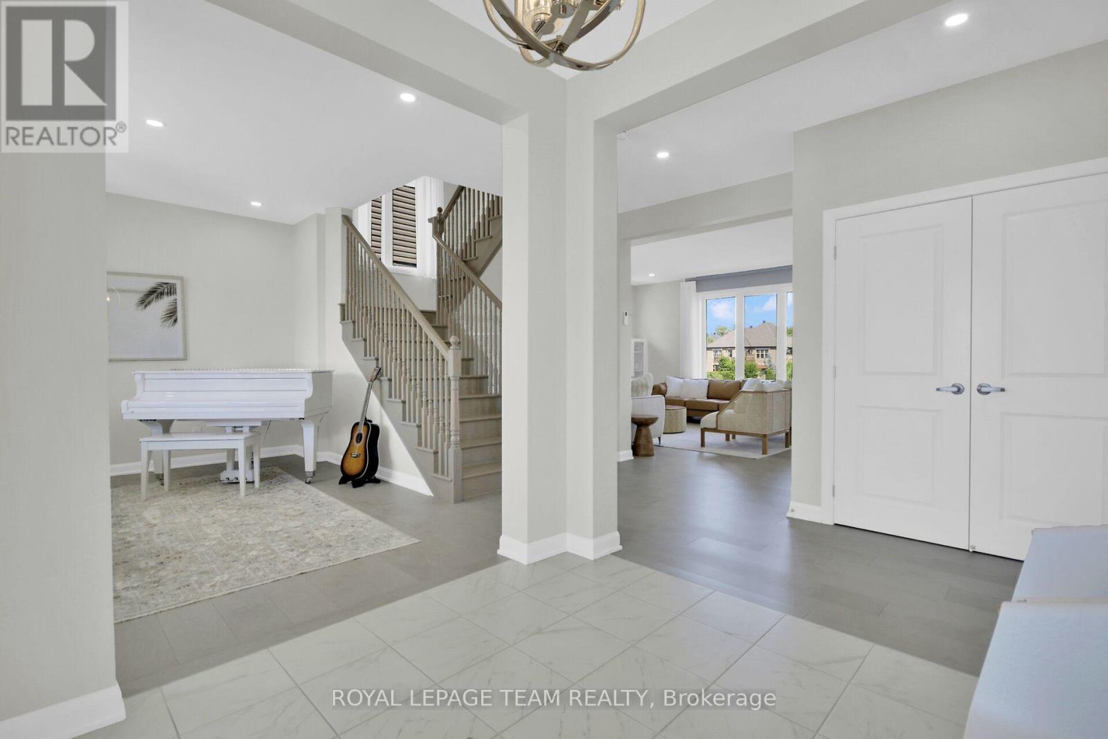Photo 7 of 737 Coast Circle, Ottawa ON