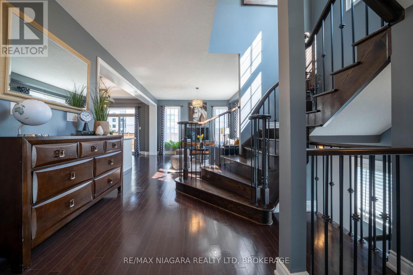 Photo 11 of 8285 Elderberry Drive, Niagara Falls ON