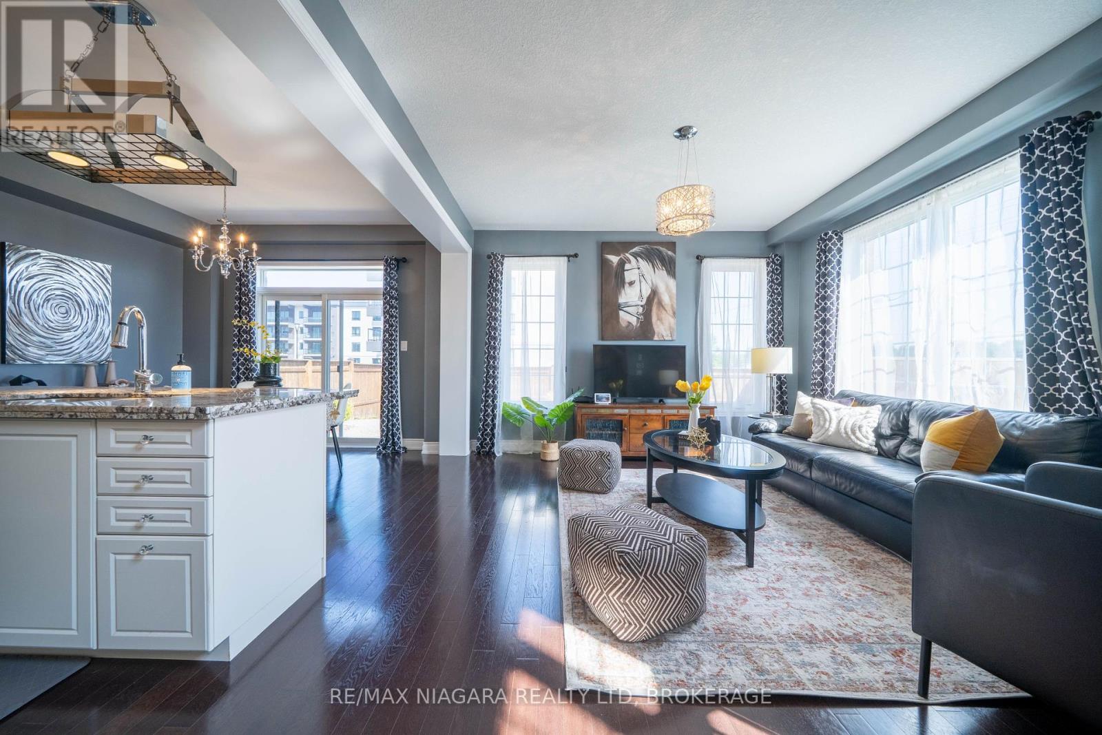 Photo 12 of 8285 Elderberry Drive, Niagara Falls ON
