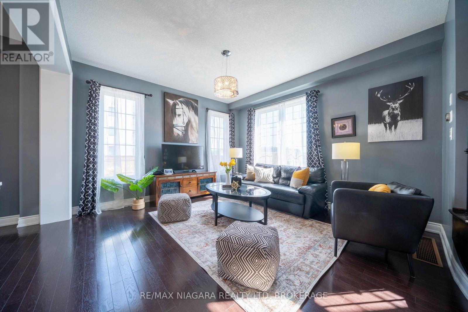 Photo 13 of 8285 Elderberry Drive, Niagara Falls ON