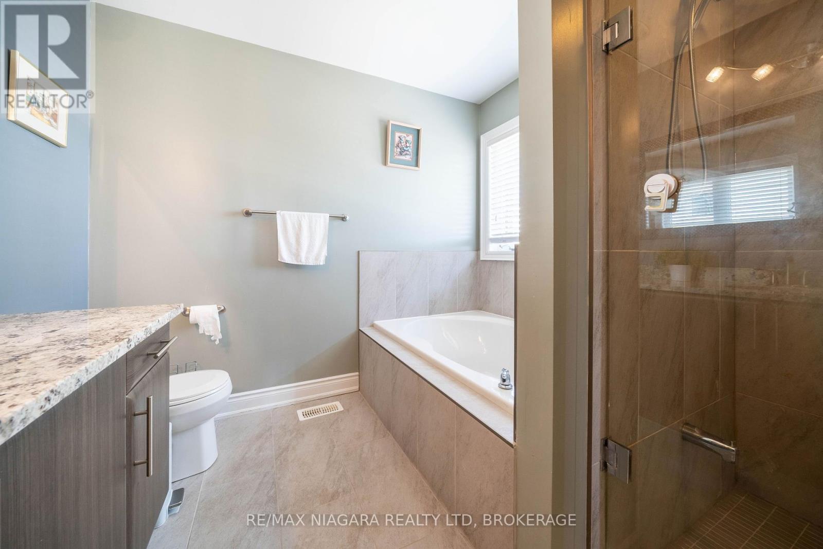 Photo 29 of 8285 Elderberry Drive, Niagara Falls ON