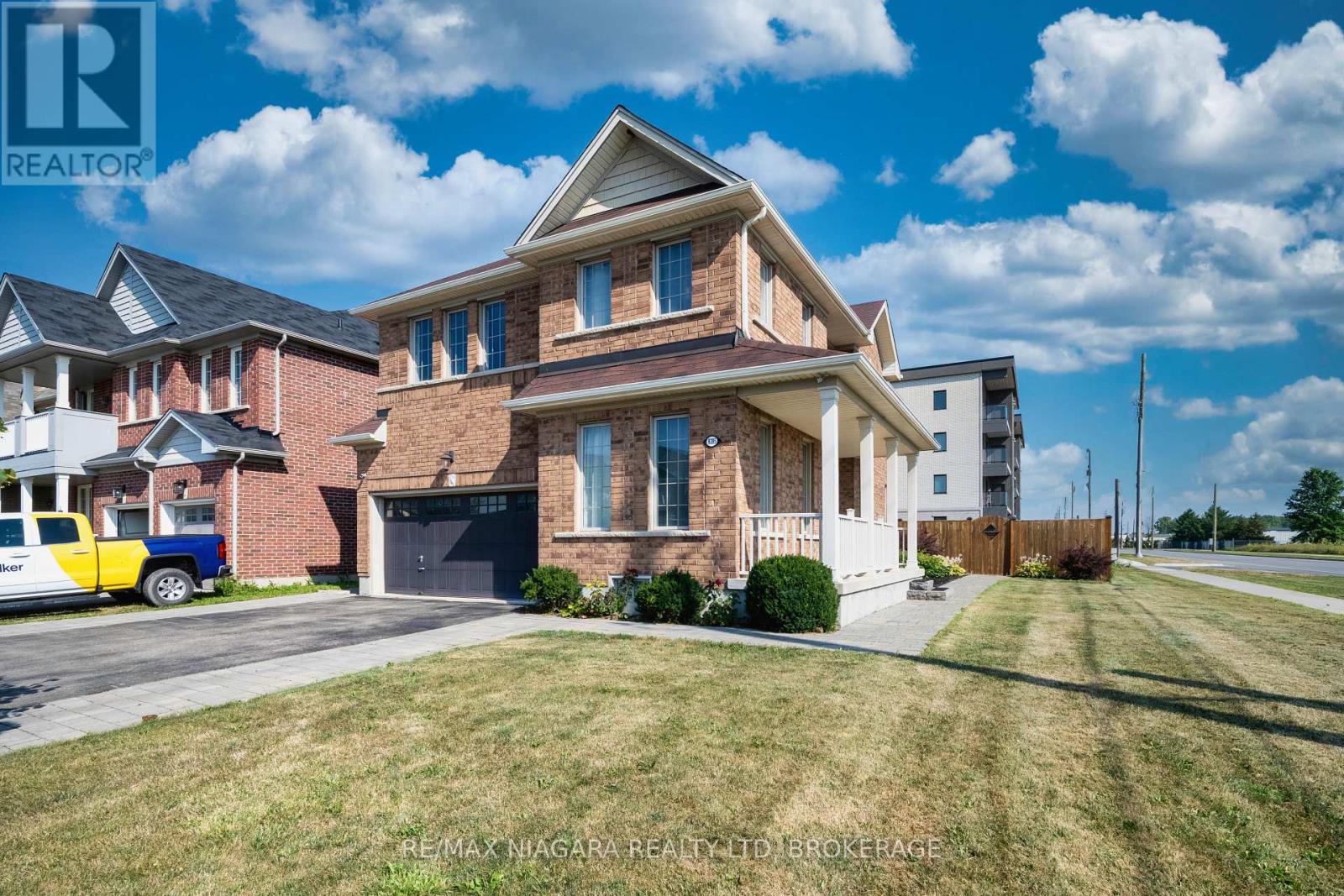 Photo 3 of 8285 Elderberry Drive, Niagara Falls ON