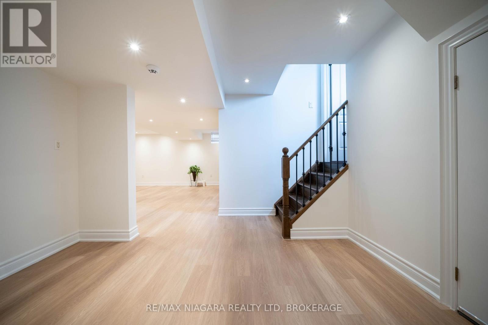 Photo 41 of 8285 Elderberry Drive, Niagara Falls ON