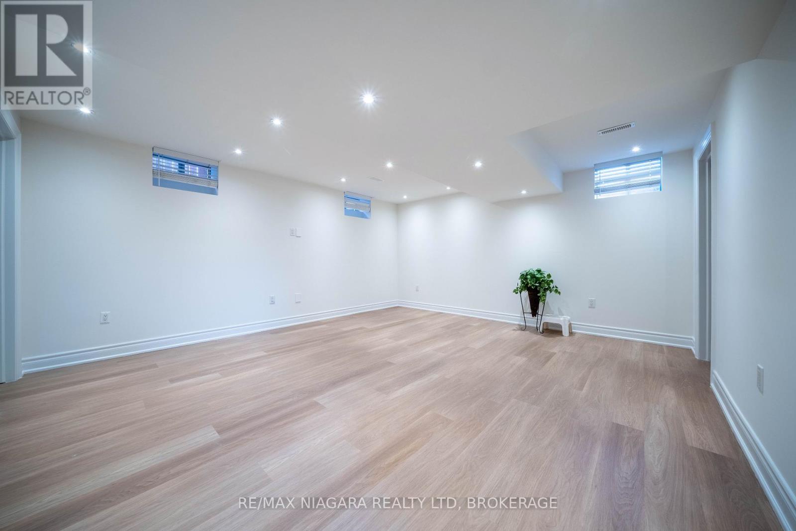 Photo 43 of 8285 Elderberry Drive, Niagara Falls ON