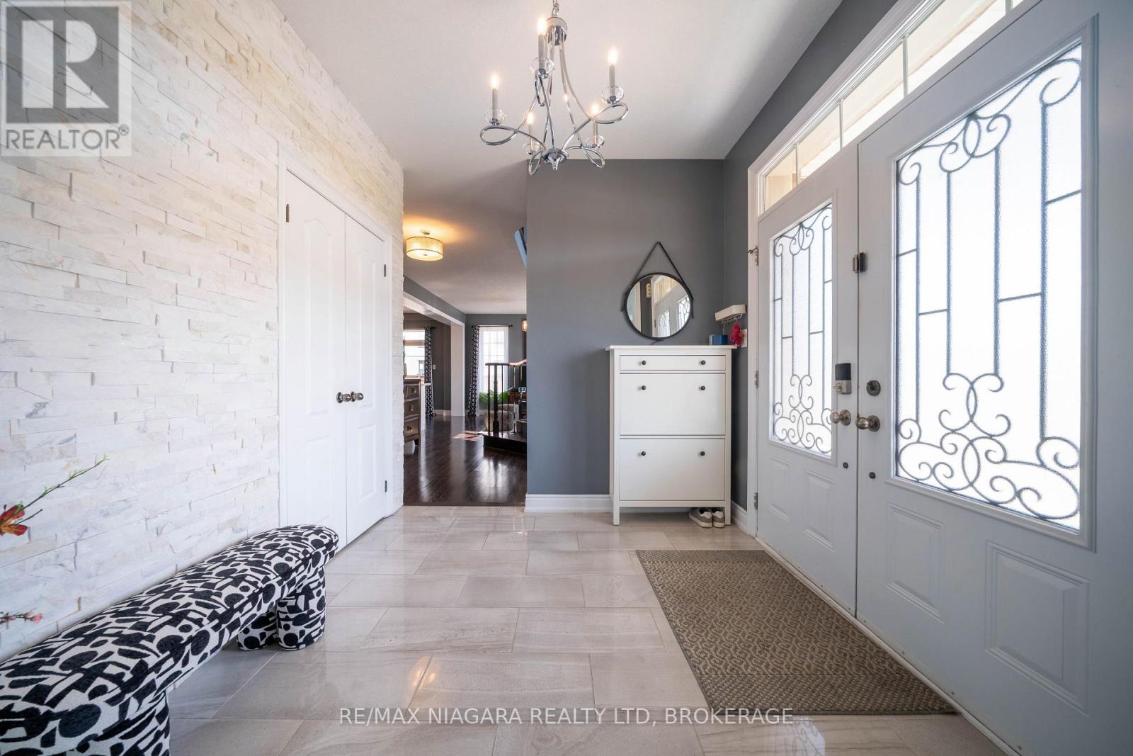 Photo 8 of 8285 Elderberry Drive, Niagara Falls ON