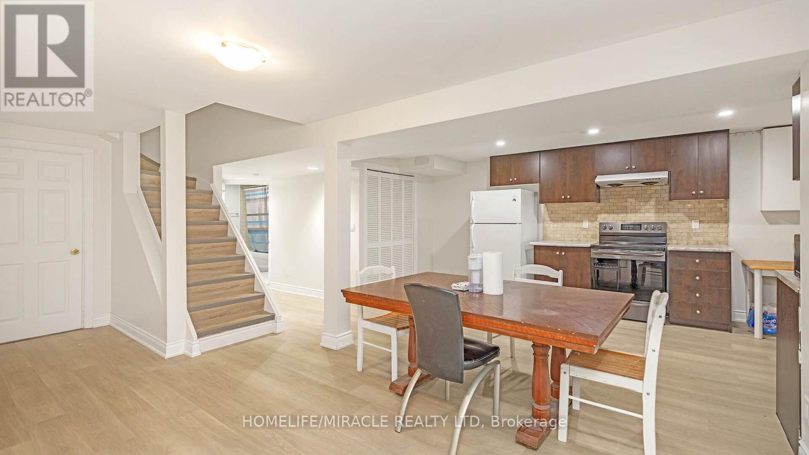 Photo 3 of 61 Horsham Street, Brampton ON