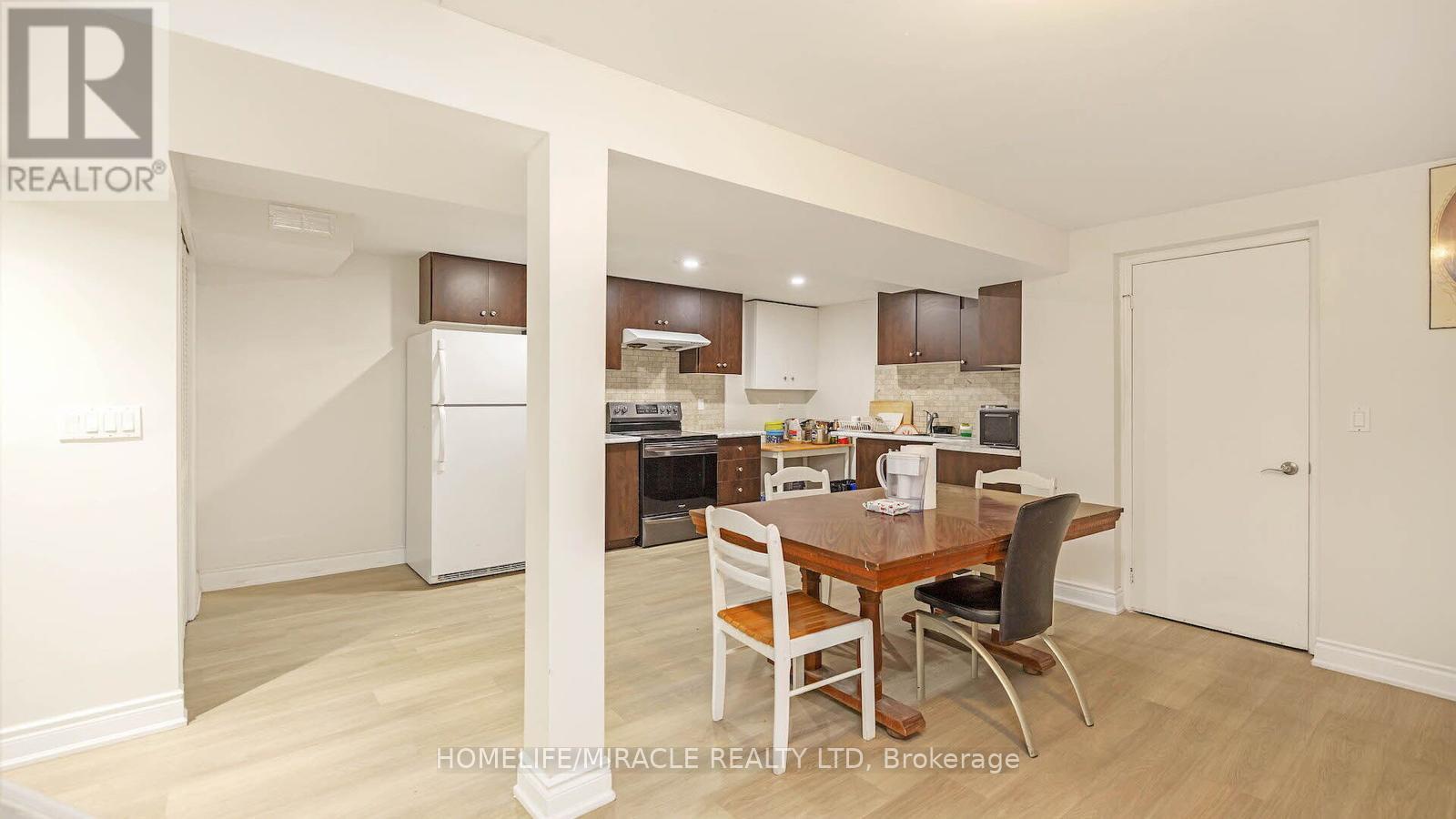 Photo 4 of 61 Horsham Street, Brampton ON