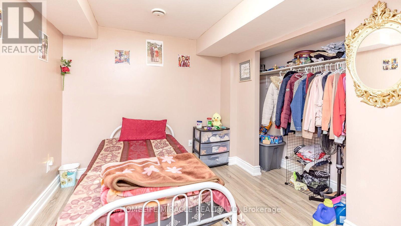 Photo 8 of 61 Horsham Street, Brampton ON