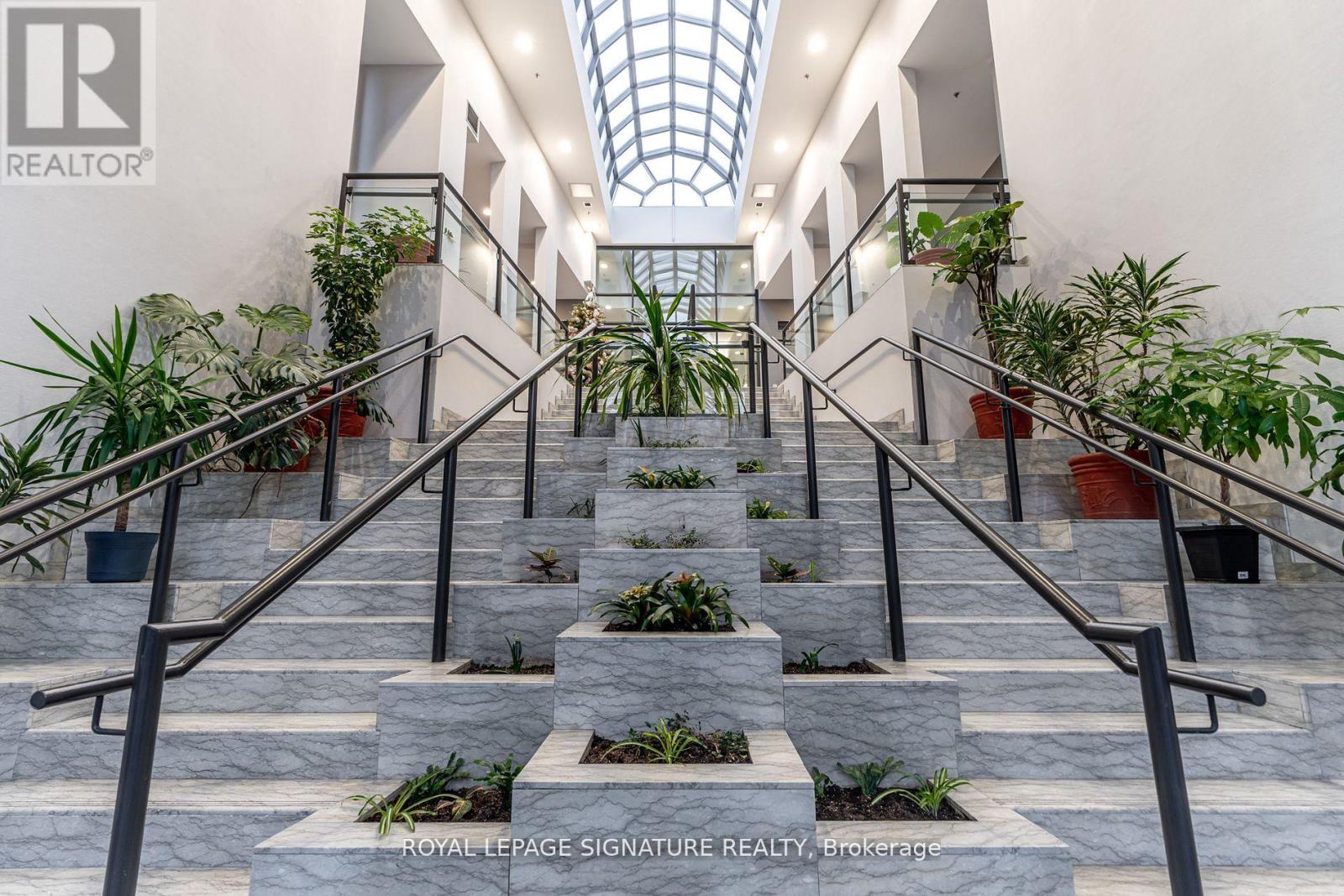 Photo 3 of 811 3 Hickory Tree Road, Toronto ON