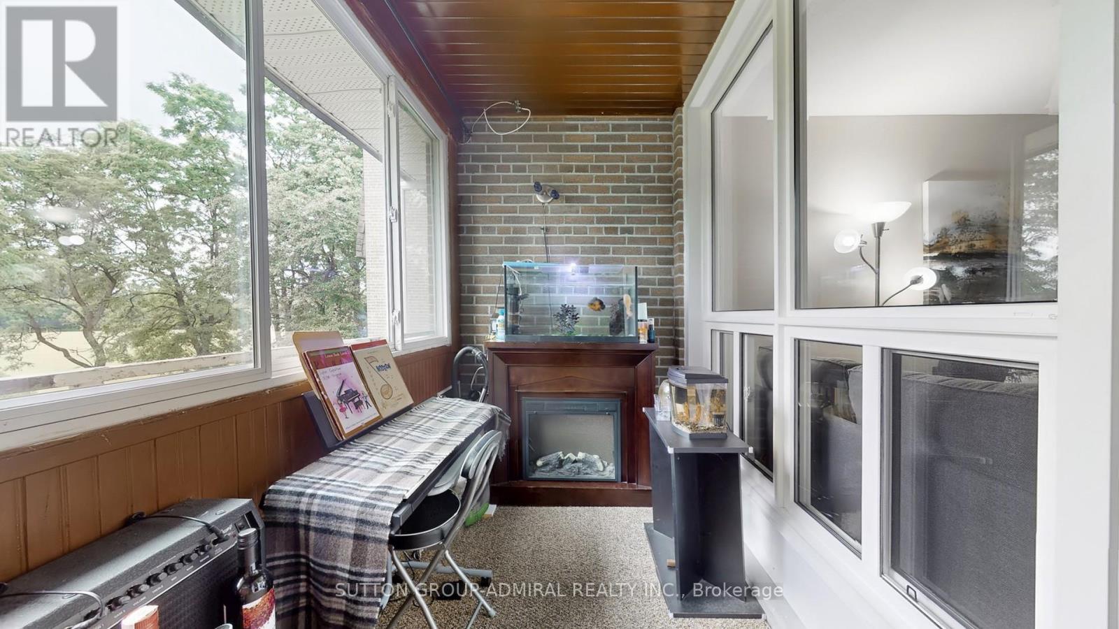Photo 11 of 812 22 Tandridge Crescent, Toronto ON