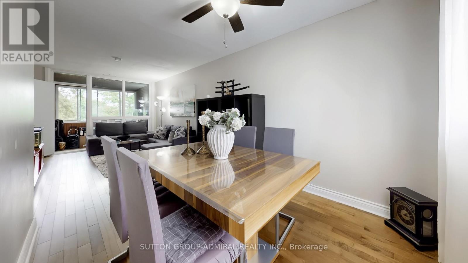 Photo 6 of 812 22 Tandridge Crescent, Toronto ON