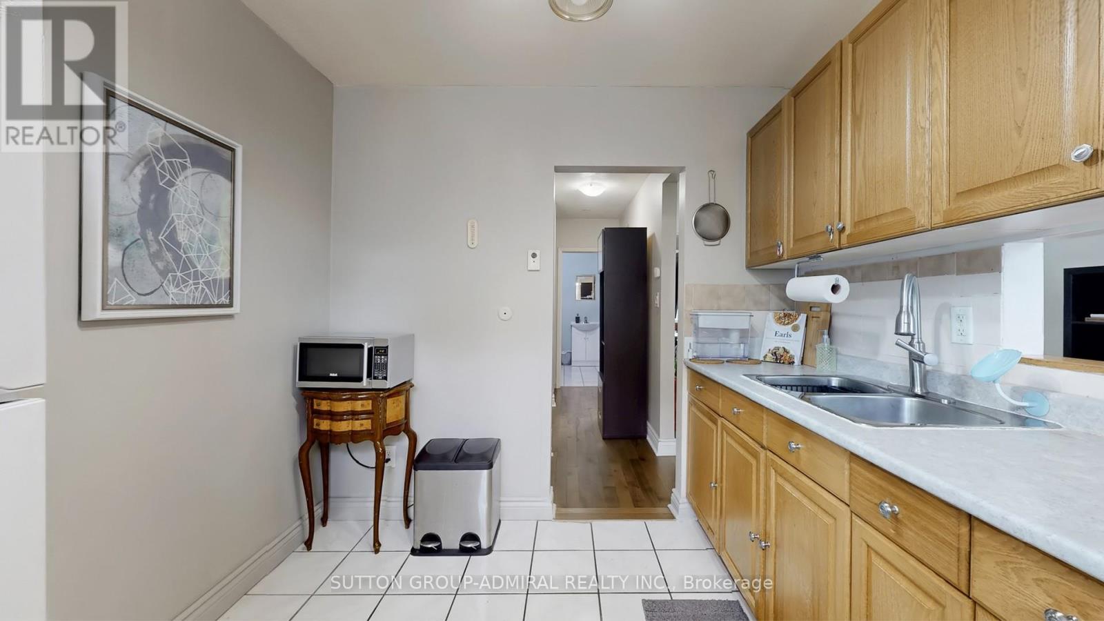 Photo 9 of 812 22 Tandridge Crescent, Toronto ON