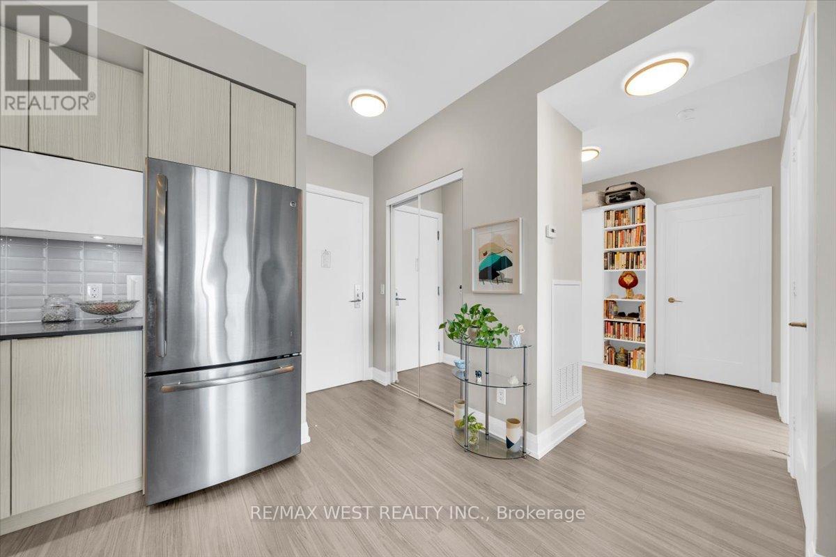 Photo 10 of 1603 56 Annie Craig Drive, Toronto ON