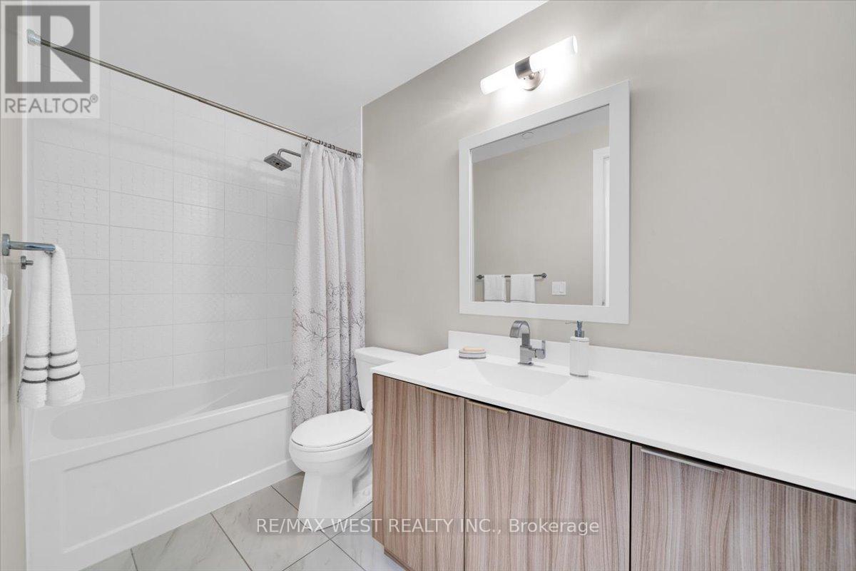 Photo 13 of 1603 56 Annie Craig Drive, Toronto ON