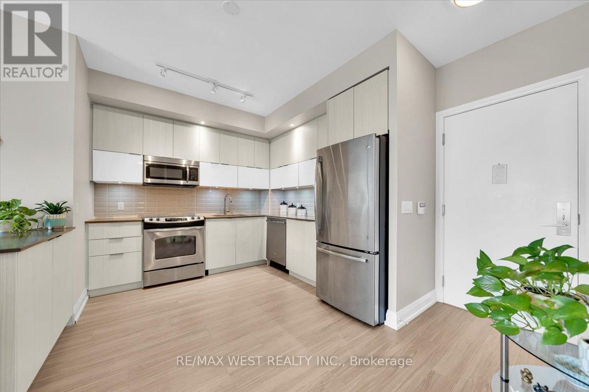 Photo 4 of 1603 56 Annie Craig Drive, Toronto ON