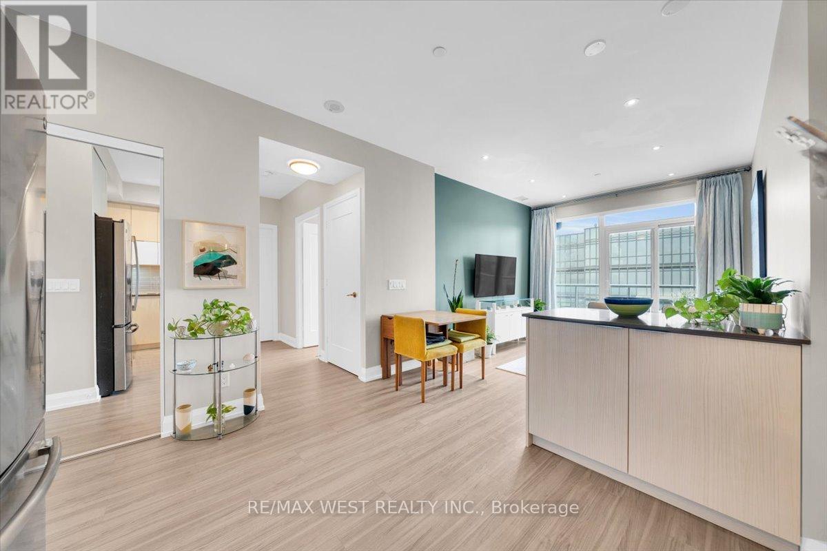 Photo 5 of 1603 56 Annie Craig Drive, Toronto ON