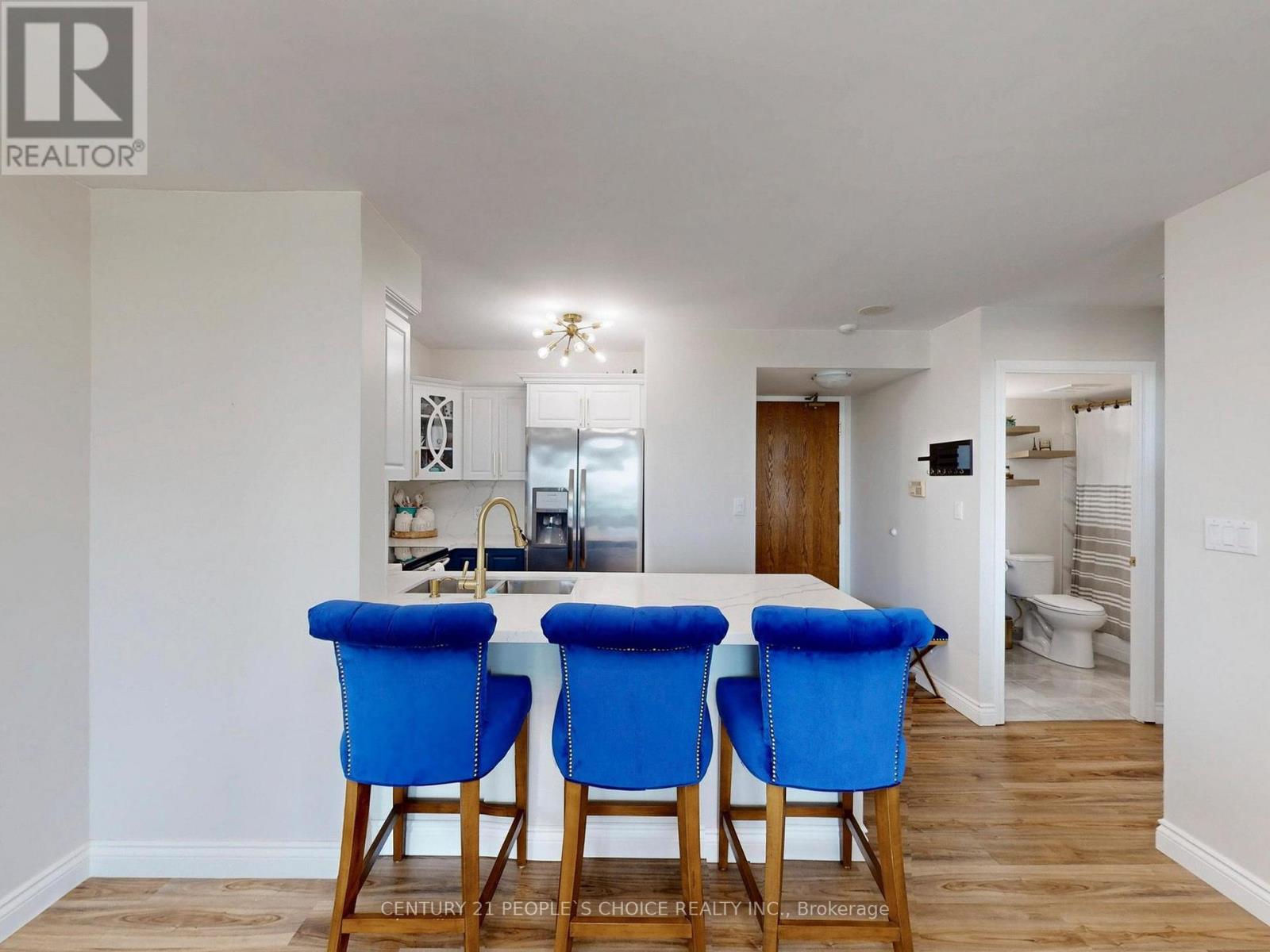 Photo 10 of 1107 4879 Kimbermount Avenue, Mississauga ON