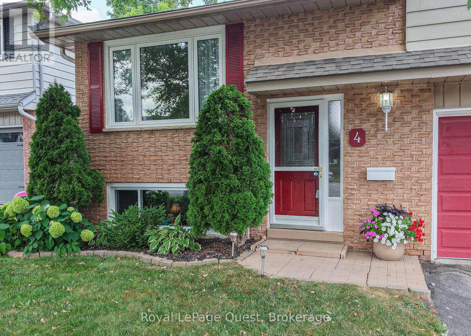 Photo 8 of 4 Chestnut Place, Orillia ON