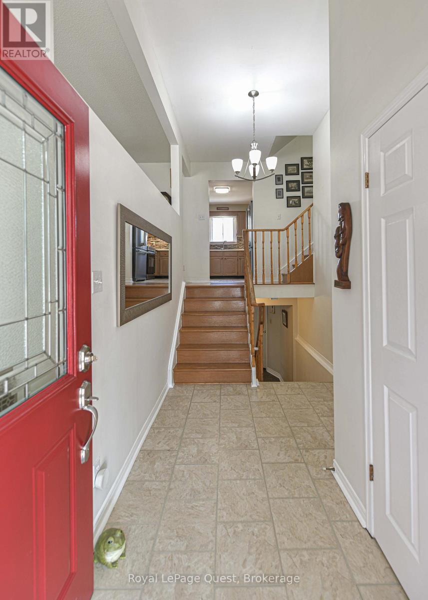 Photo 9 of 4 Chestnut Place, Orillia ON