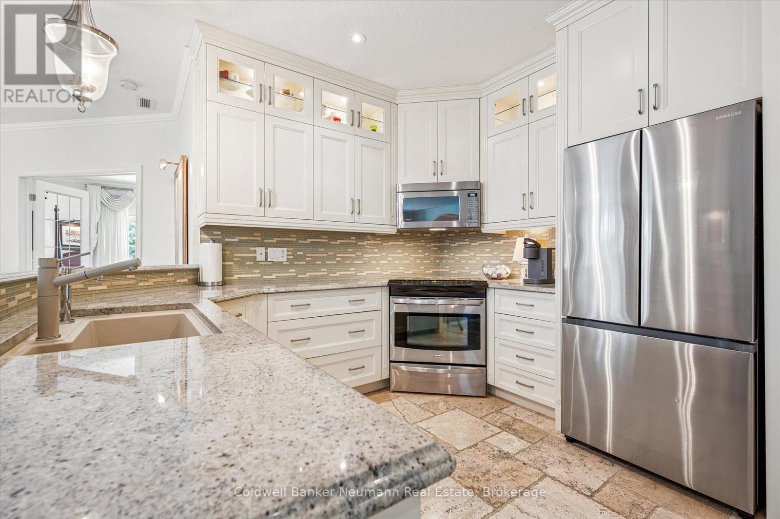Photo 10 of 20 255 Summerfield Drive, Guelph ON