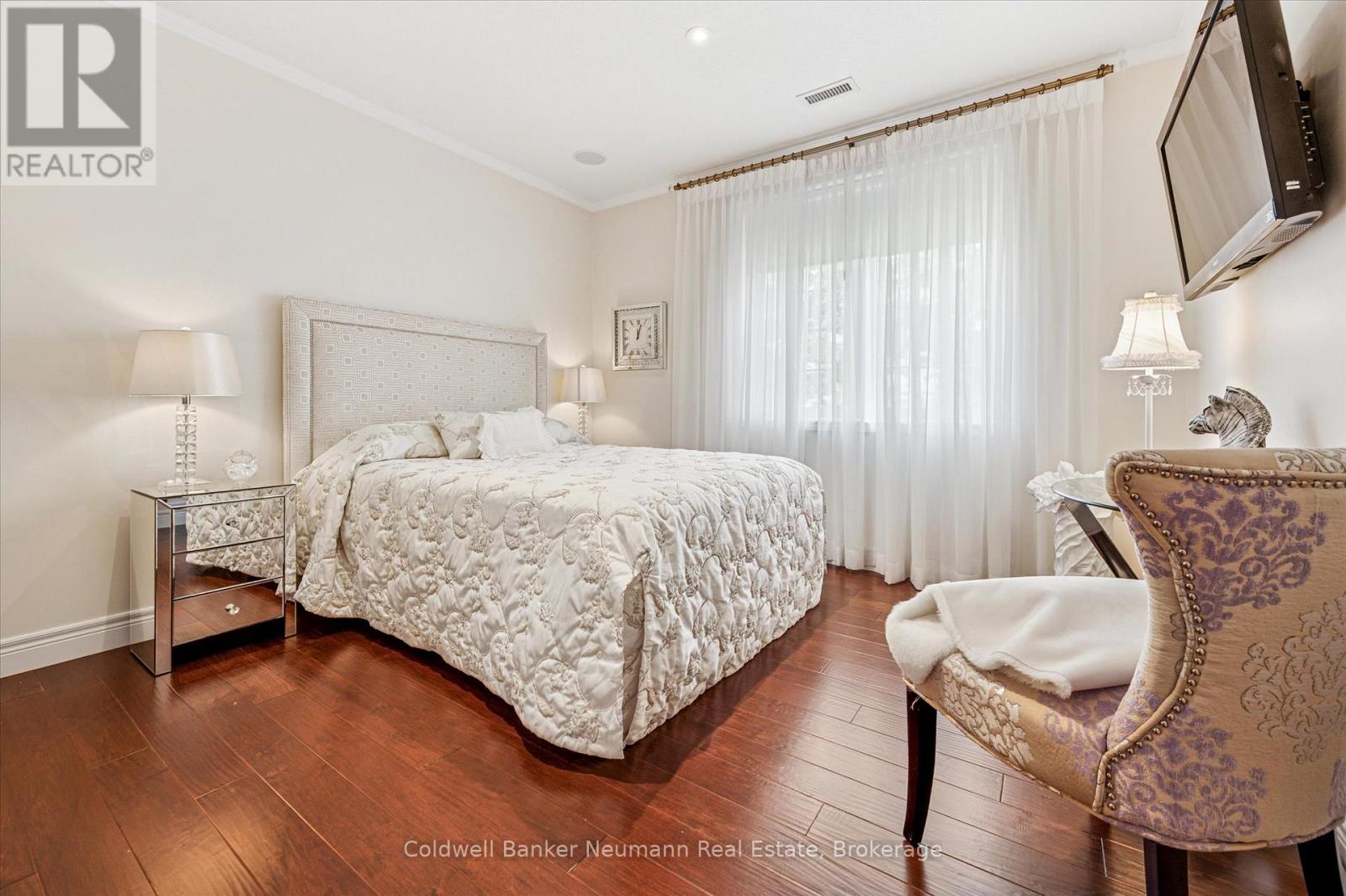 Photo 12 of 20 255 Summerfield Drive, Guelph ON