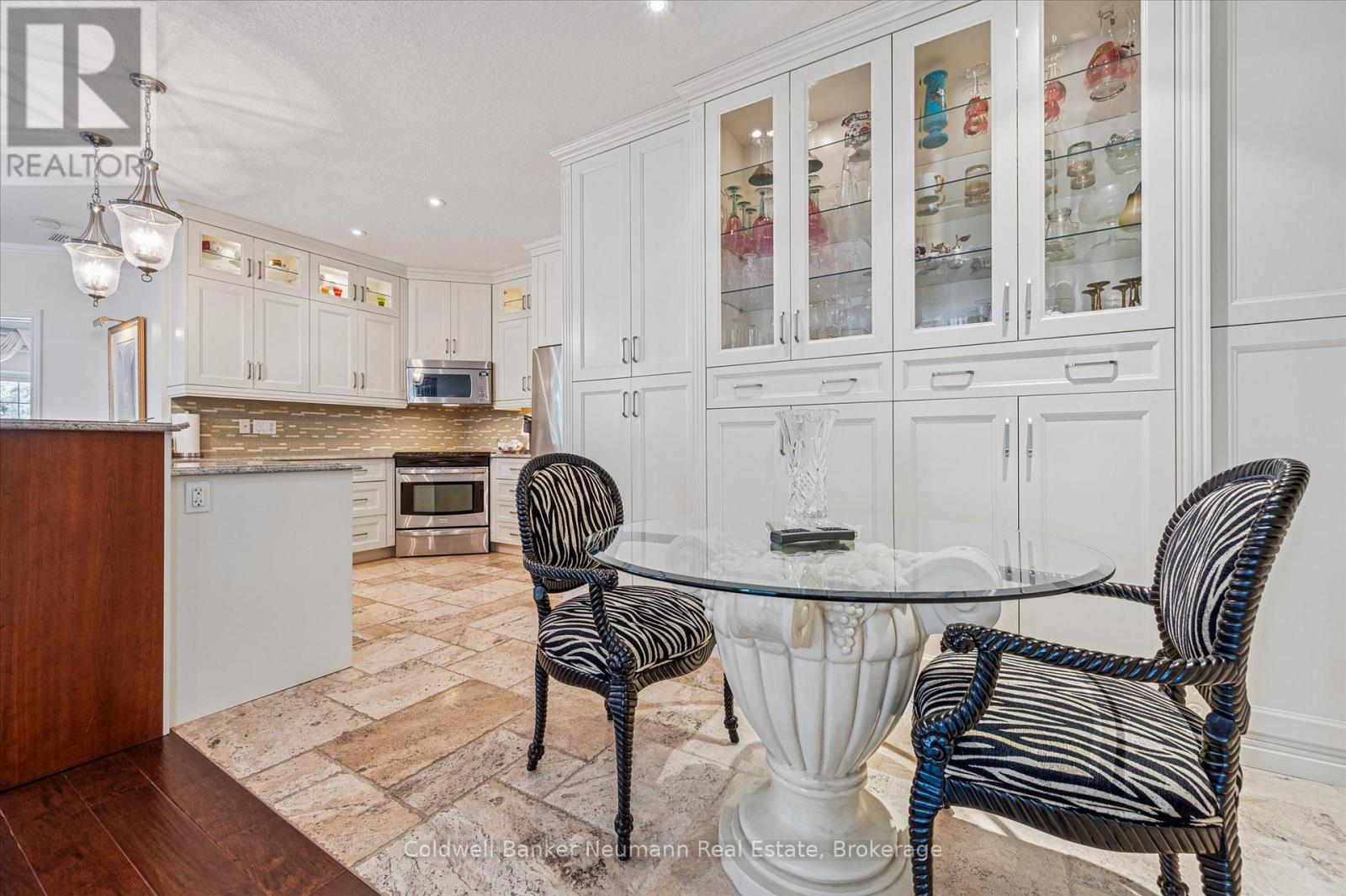 Photo 8 of 20 255 Summerfield Drive, Guelph ON