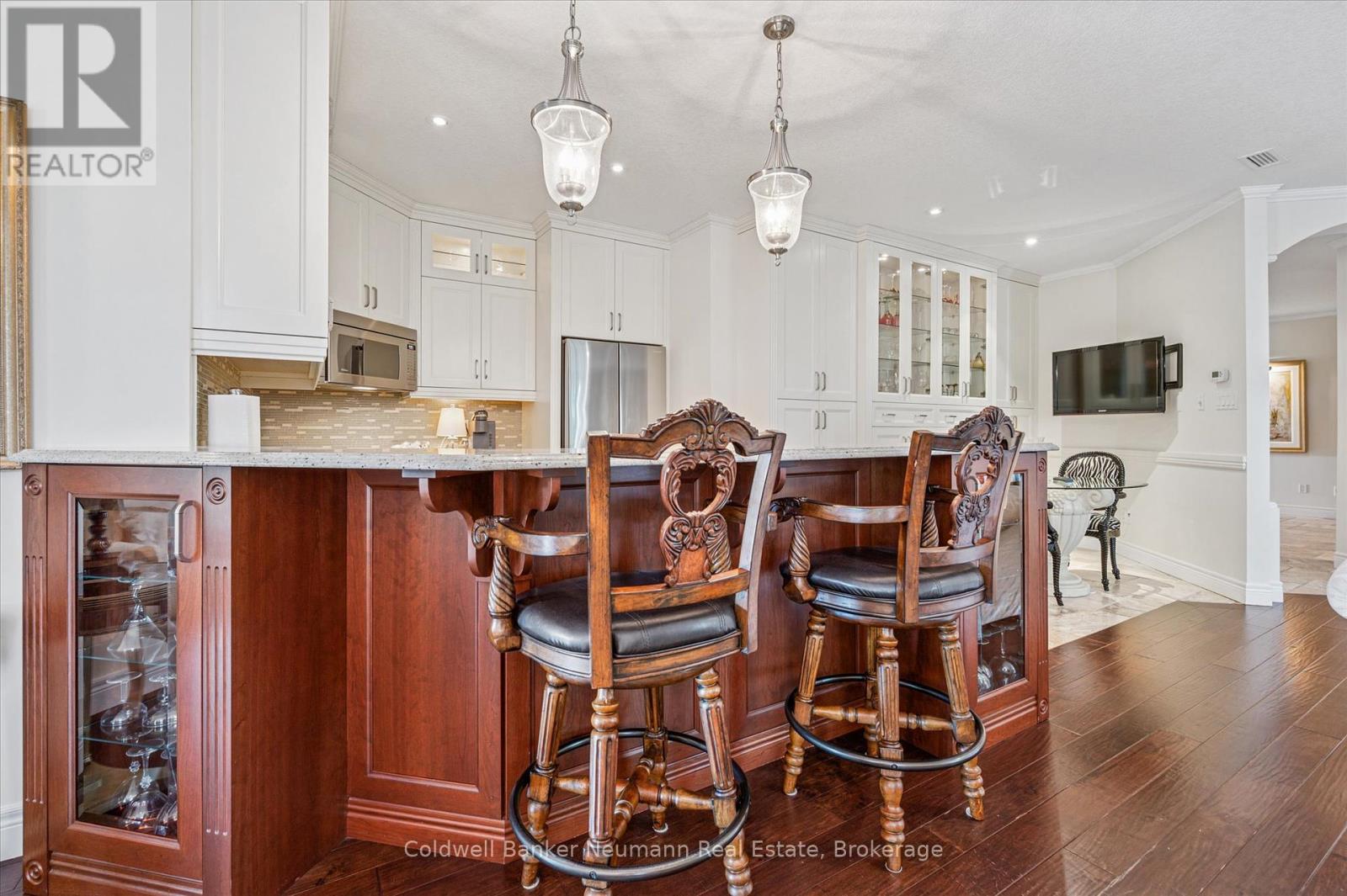 Photo 9 of 20 255 Summerfield Drive, Guelph ON