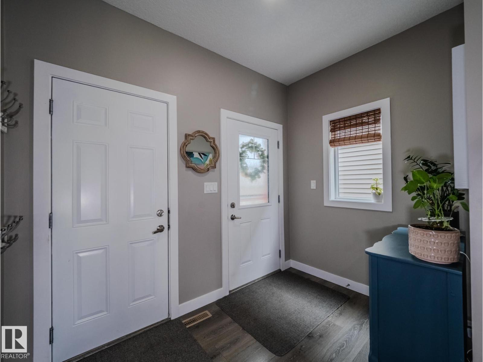 Photo 10 of 4420 5 St Nw Nw, Edmonton AB