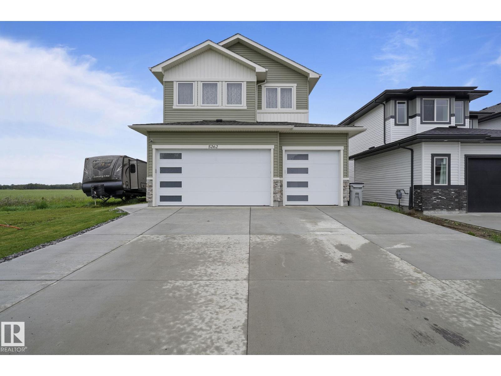 Photo 33 of 5262 47 Av, Calmar AB