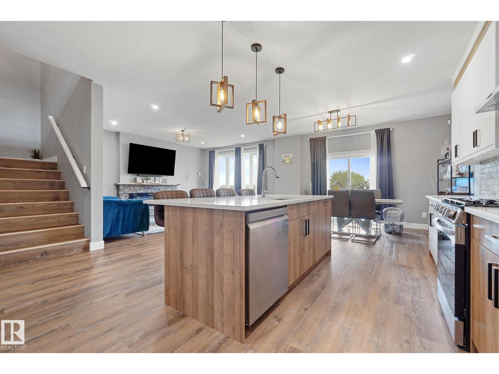 Photo 35 of 5262 47 Av, Calmar AB