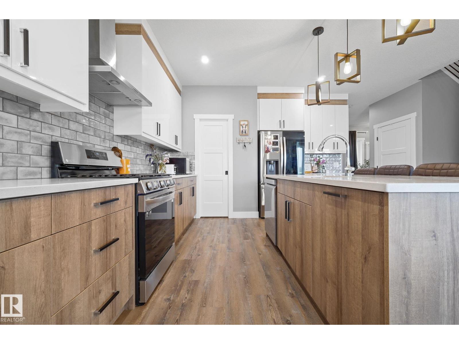 Photo 63 of 5262 47 Av, Calmar AB