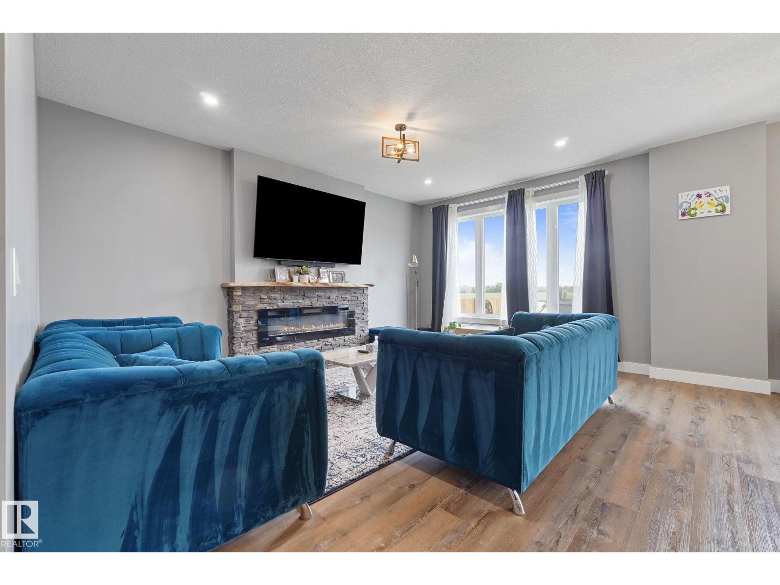 Photo 31 of 5262 47 Av, Calmar AB