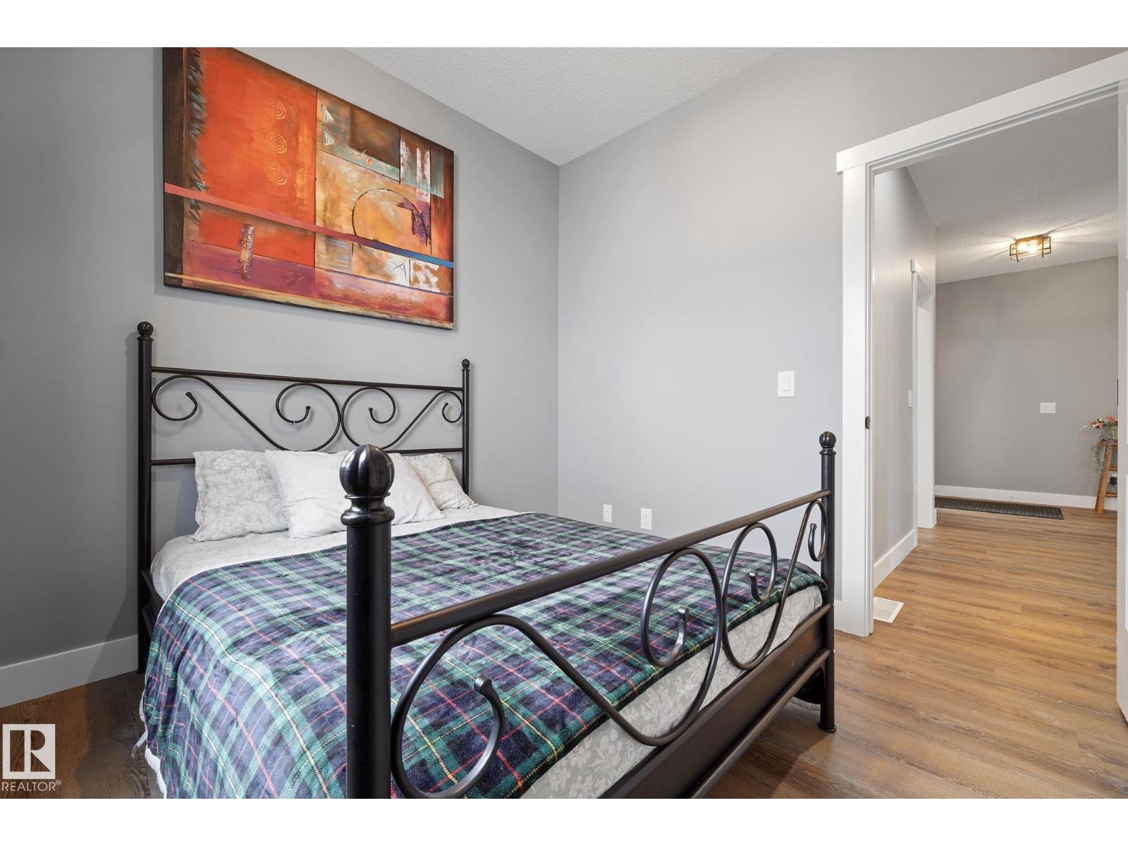 Photo 9 of 5262 47 Av, Calmar AB