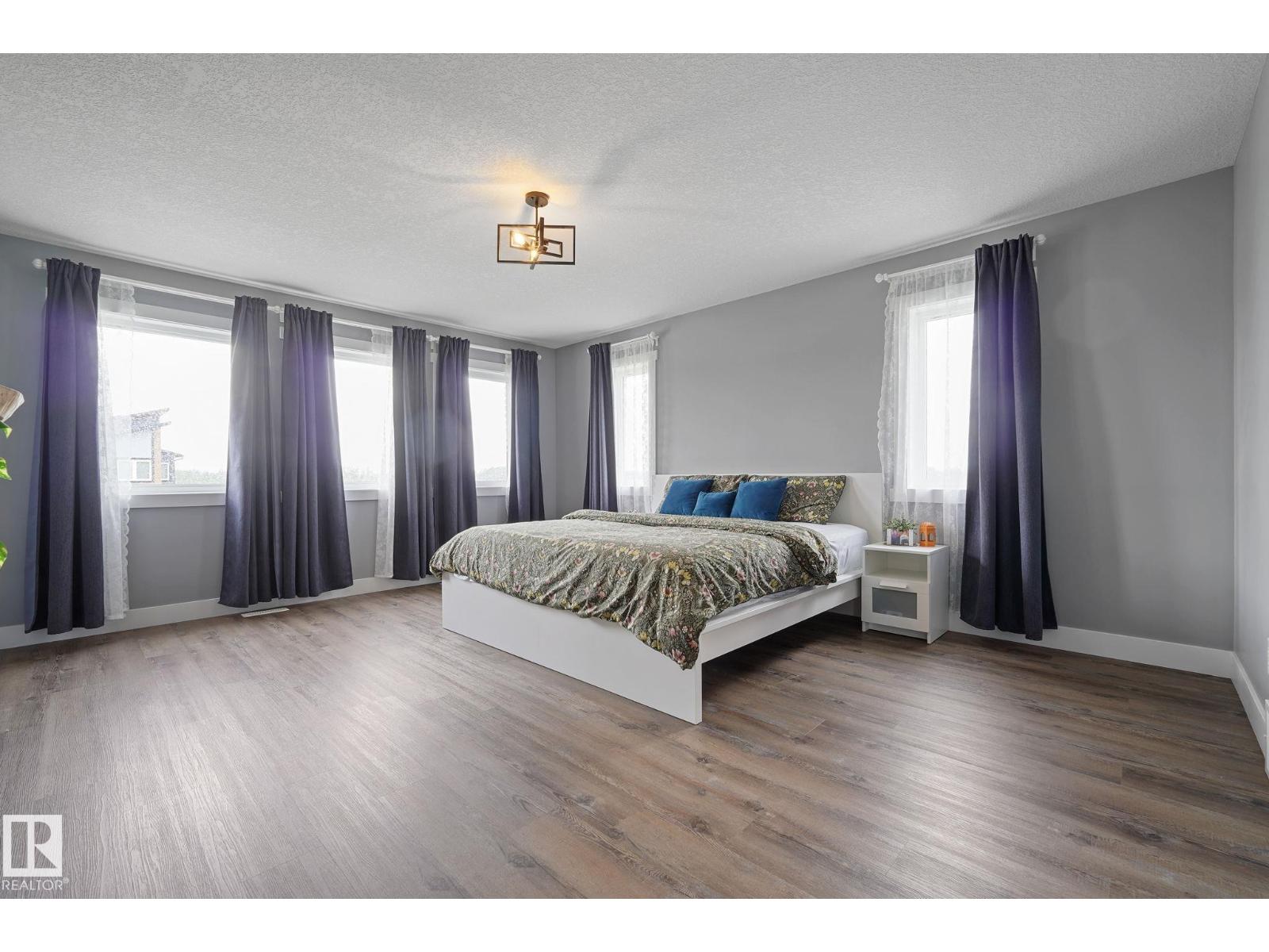 Photo 36 of 5262 47 Av, Calmar AB