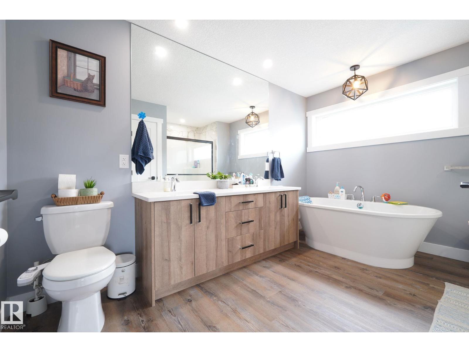 Photo 26 of 5262 47 Av, Calmar AB